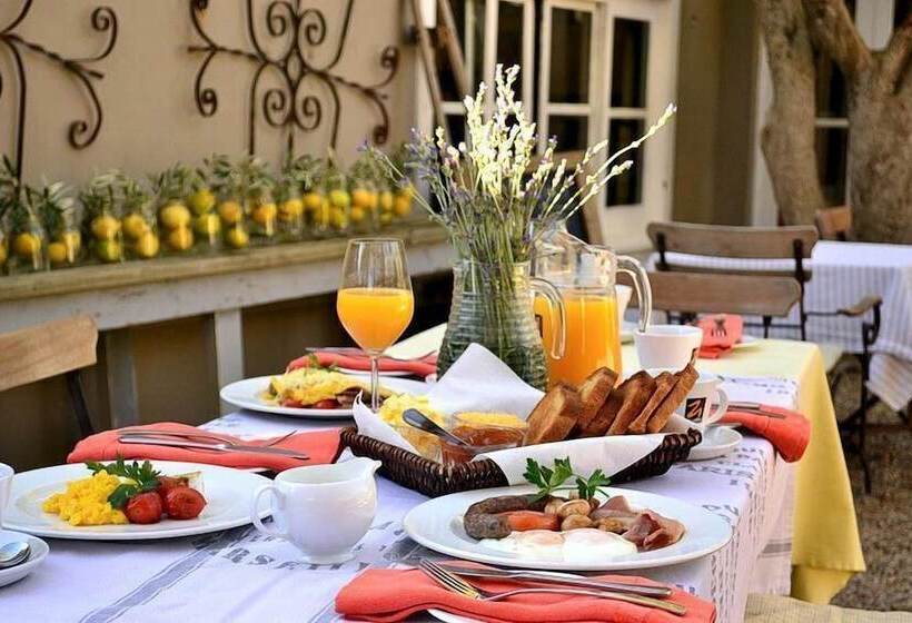 فندق Cafe Felix & Old Oak Manor