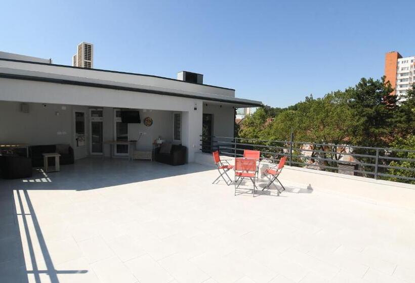 Пансион Octogon