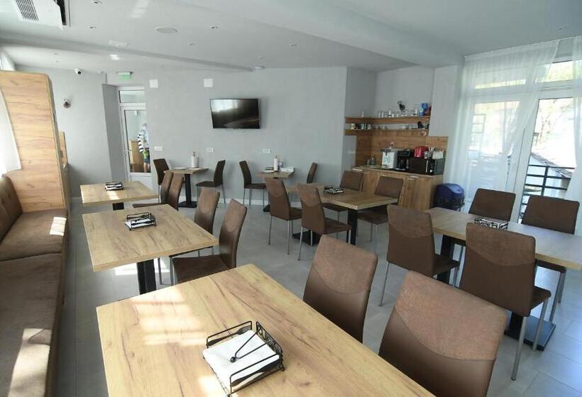 Пансион Octogon