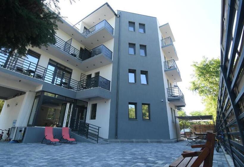 Пансион Octogon