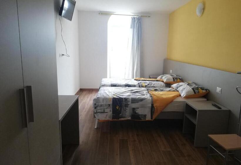 פנסיון Rosticaffè