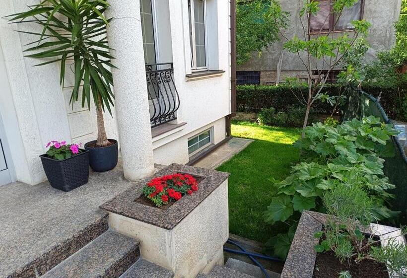 پانسیون Vila Sentić