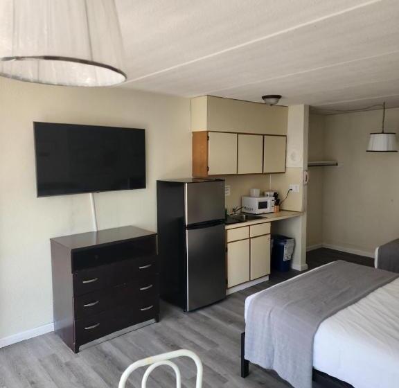 Yankee Clipper Resort Motel