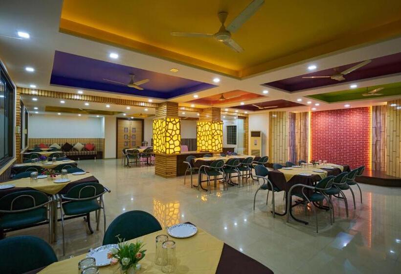 בית מלון כפרי Ganeshratna Executive