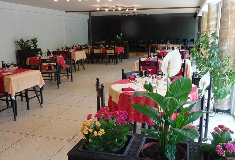 בית מלון כפרי Les Rocks