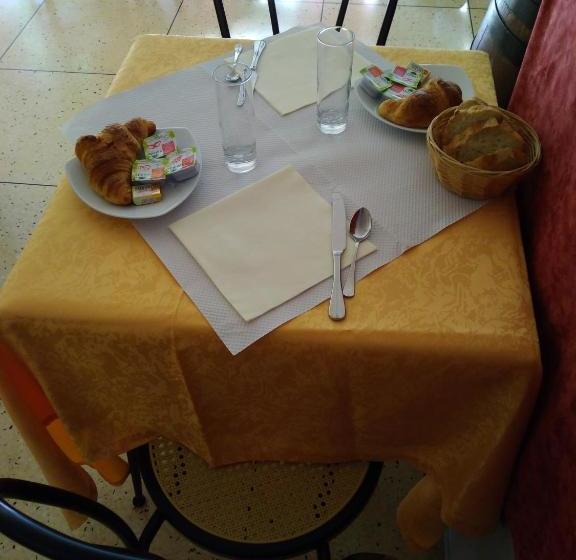 בית מלון כפרי Les Rocks