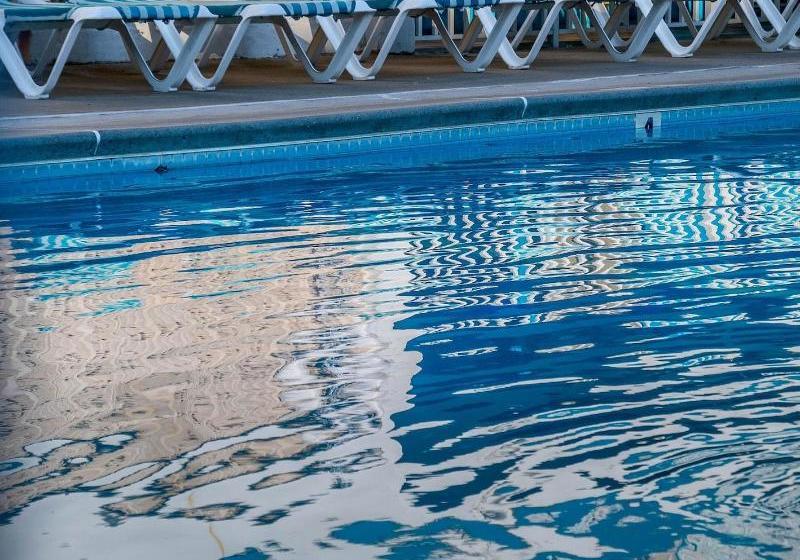 Отель Ocean Holiday