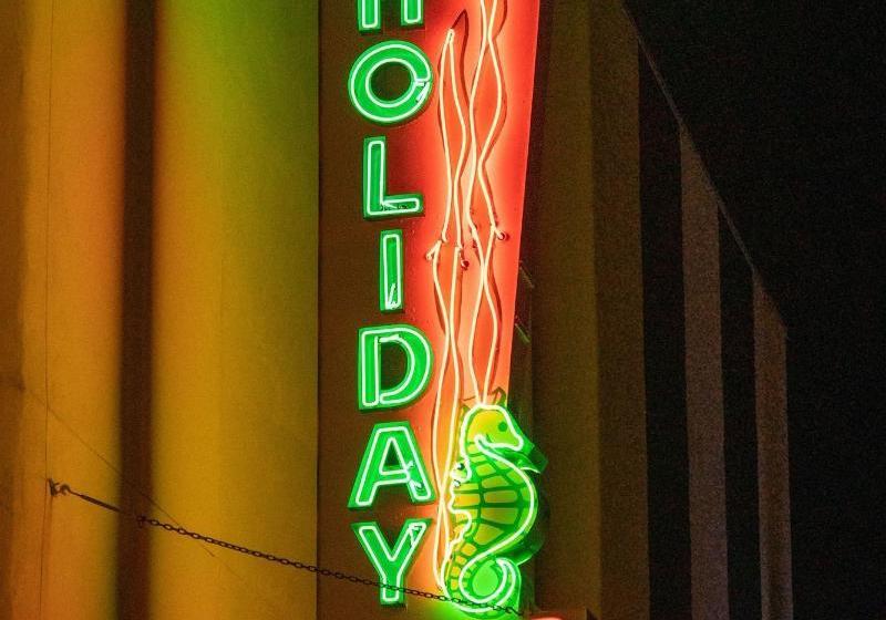 Отель Ocean Holiday