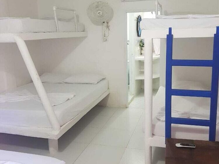 هتل Playa Tiburon