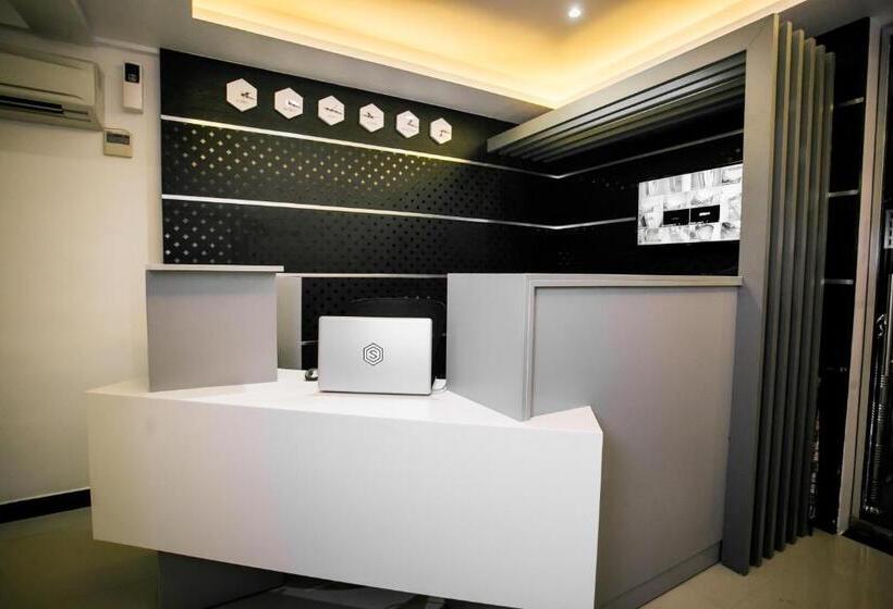 Отель Sapphire Club Metro