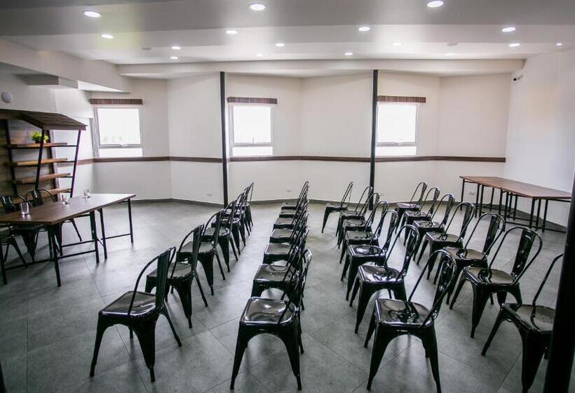 Отель Sapphire Club Metro