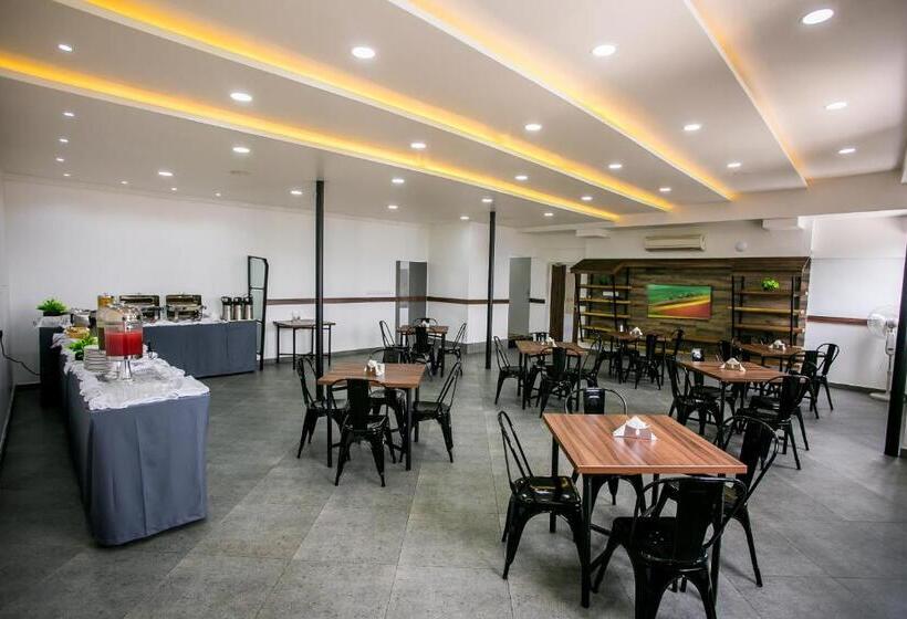 Отель Sapphire Club Metro