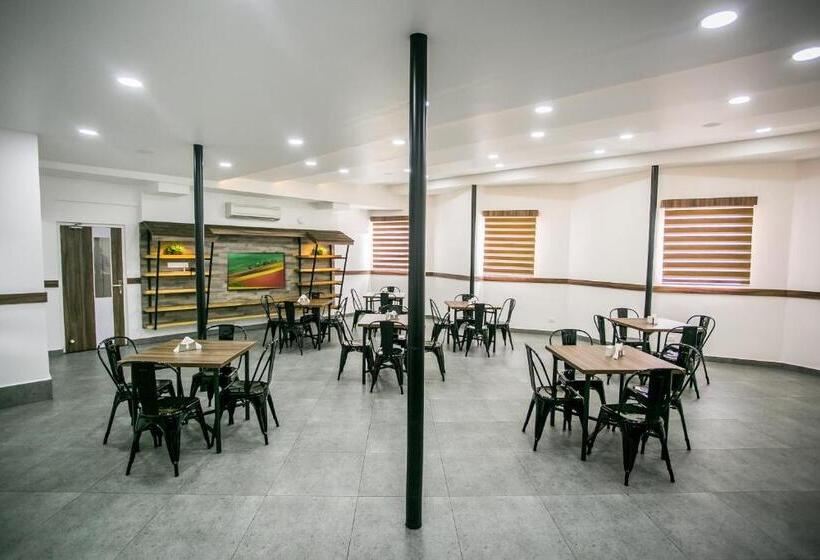 Отель Sapphire Club Metro