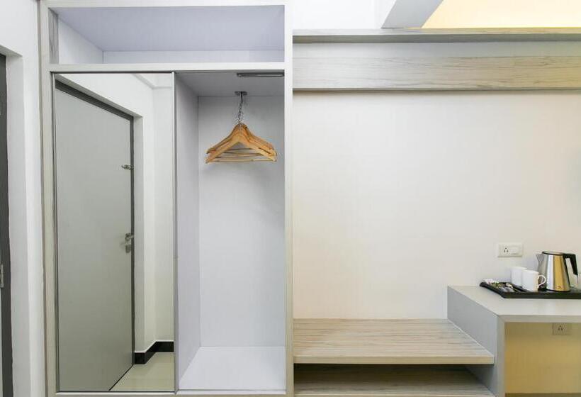 Отель Sapphire Club Metro