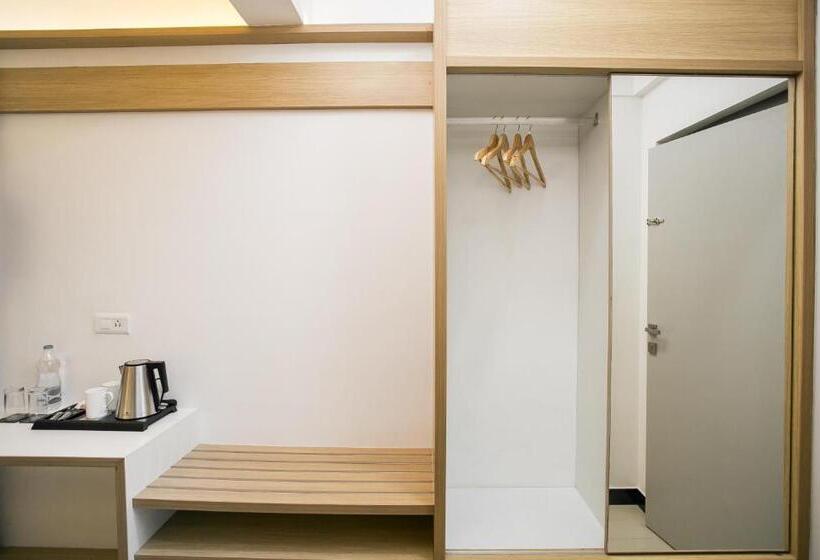 Отель Sapphire Club Metro