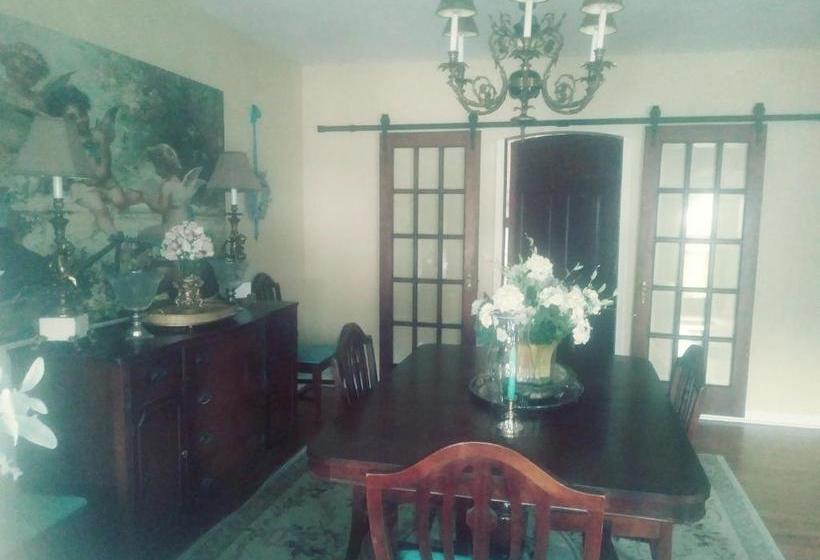 پانسیون The Guest House At The Regina House Tea Room