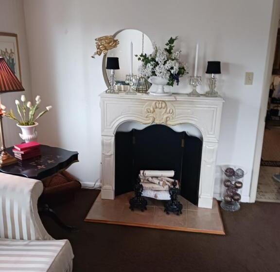 پانسیون The Guest House At The Regina House Tea Room