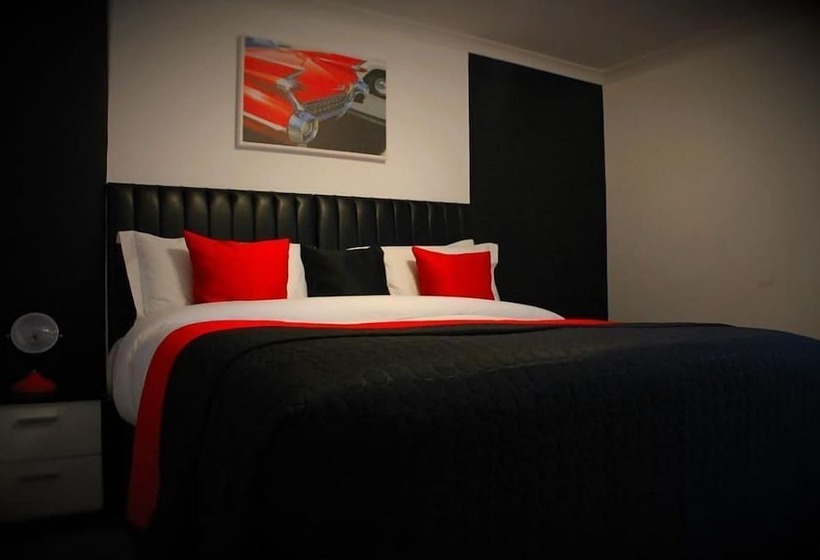 Cadillac Kustomz Hotel   Breakfast Included