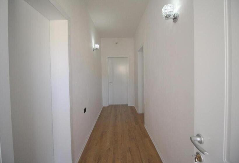 هتل Hill's Residence