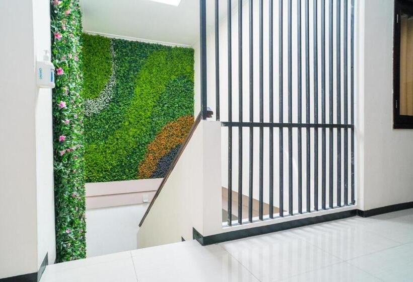 膳宿费 Reddoorz Syariah Near Marvel City Mall 2