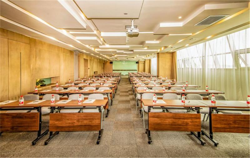 Atour Hotel Yuyang West Road