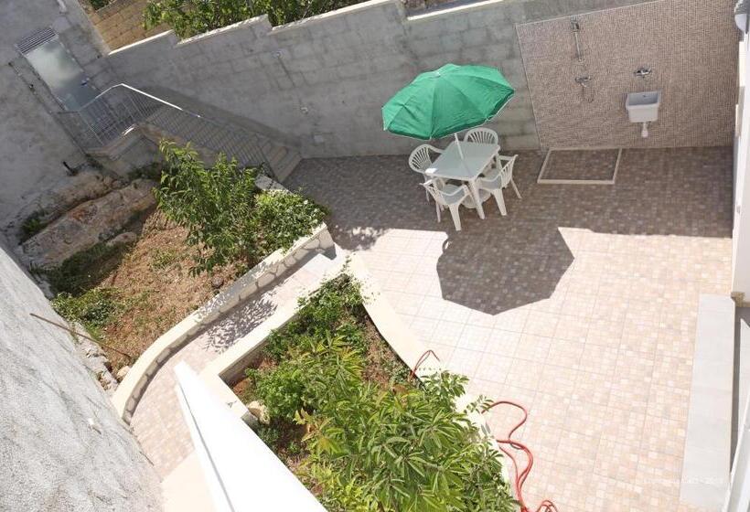 مبيت وإفطار Domus Petrosa