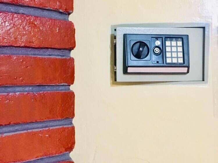 Отель Alli's House