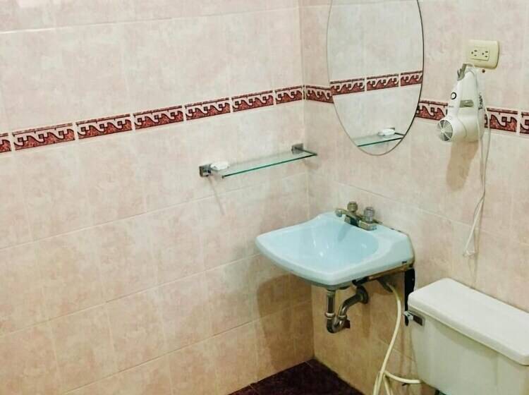 Отель Alli's House