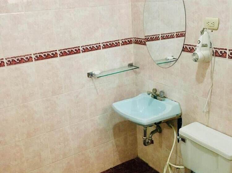 Отель Alli's House