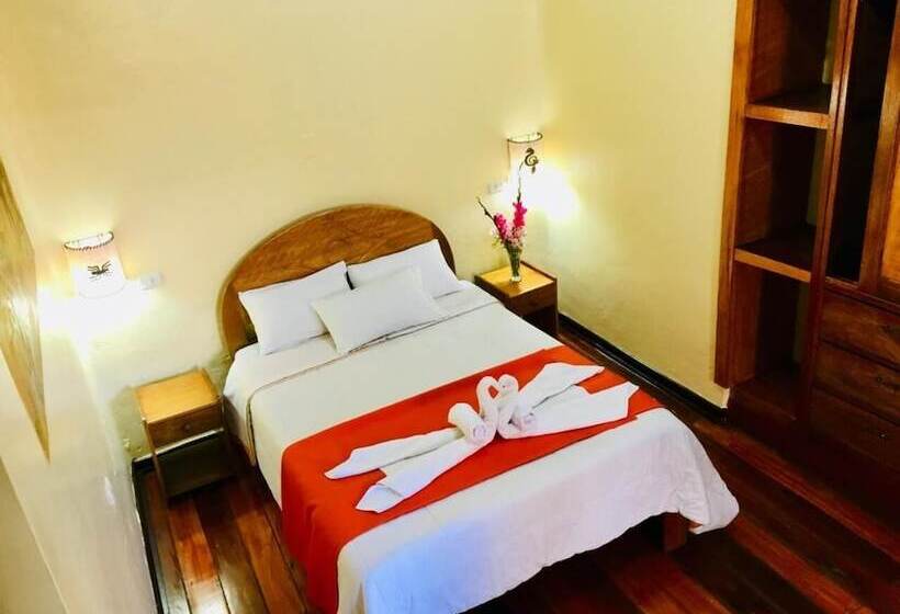 Отель Alli's House