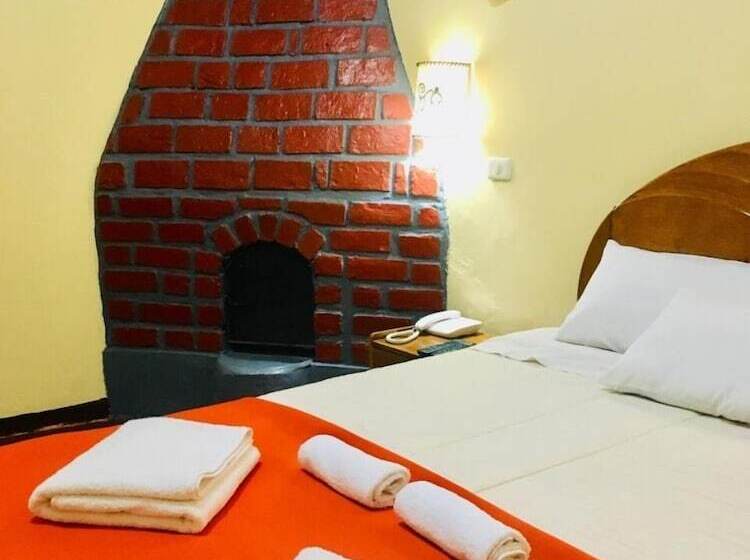 Отель Alli's House