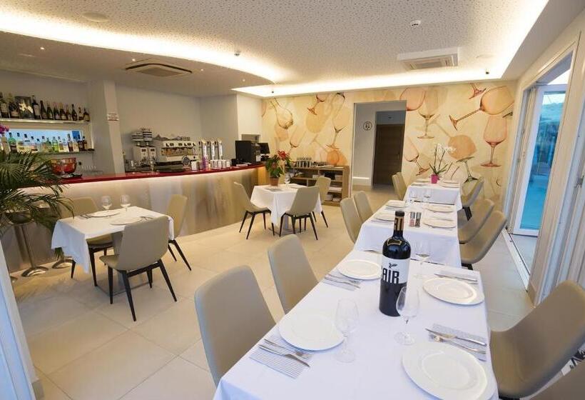 בית מלון כפרי Ocean Lounge