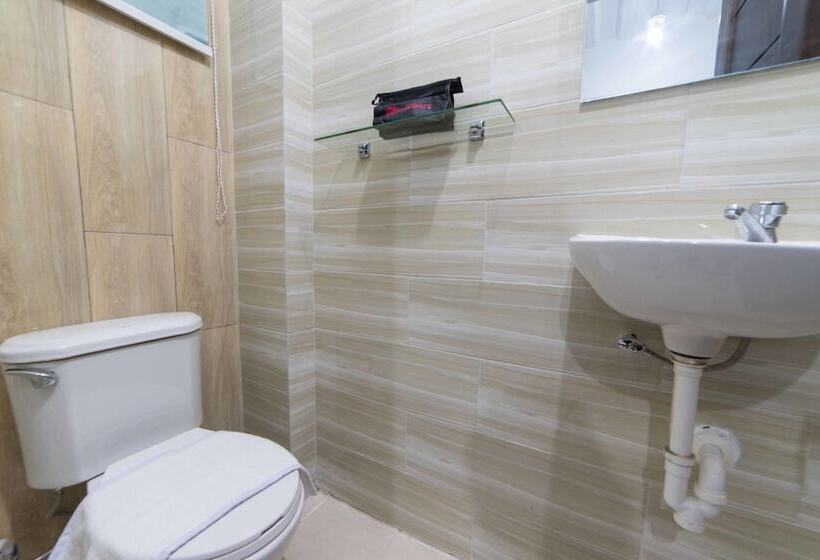 فندق Reddoorz @ Padre Gomez Davao