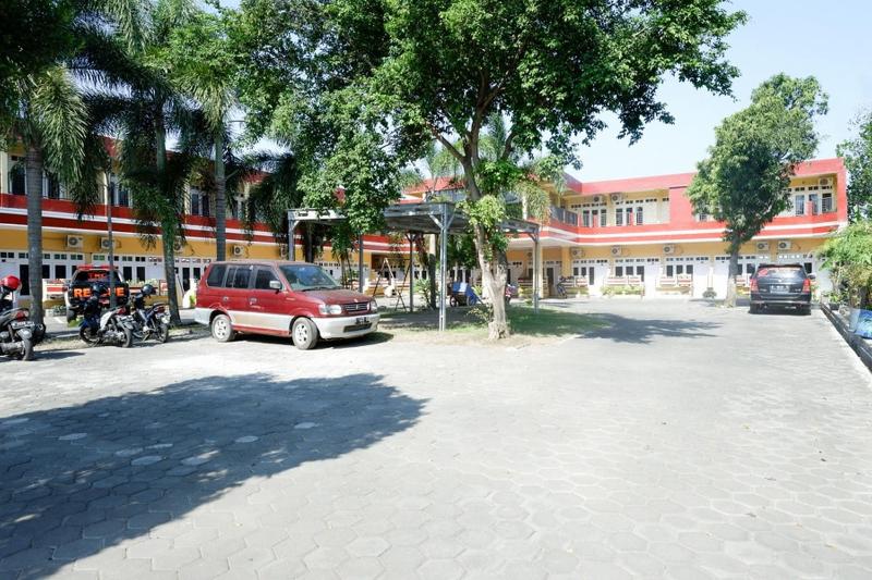 호텔 Reddoorz Plus Near Stadion Wijaya Kusuma