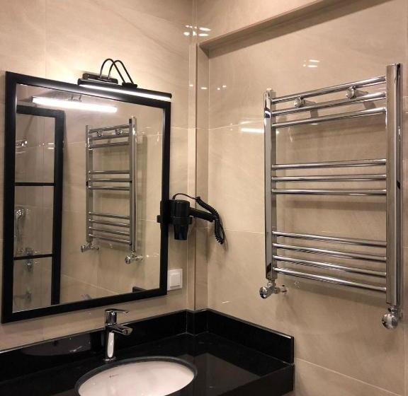 Victoria Hotel And Lounge