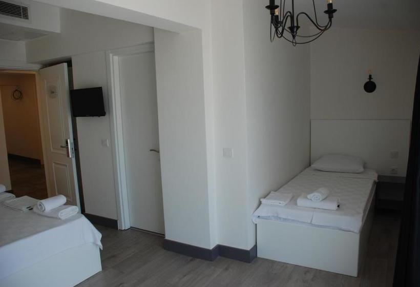 Victoria Hotel And Lounge