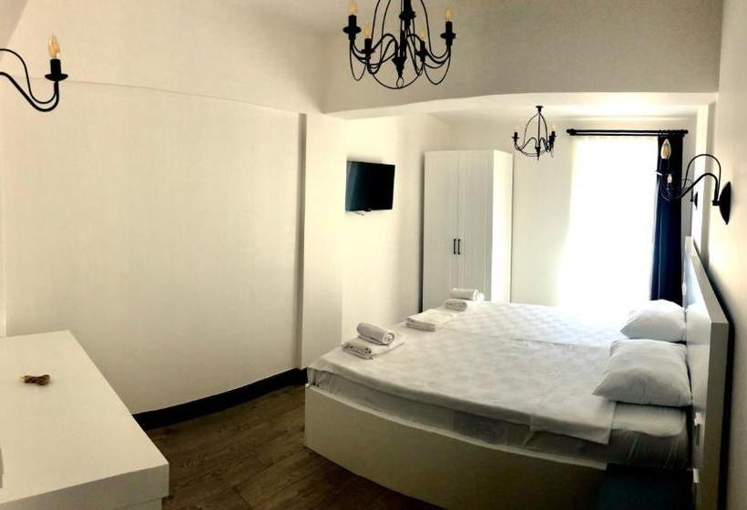 Victoria Hotel And Lounge