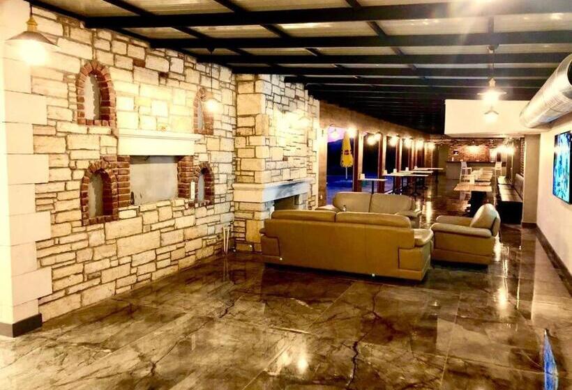 Victoria Hotel And Lounge