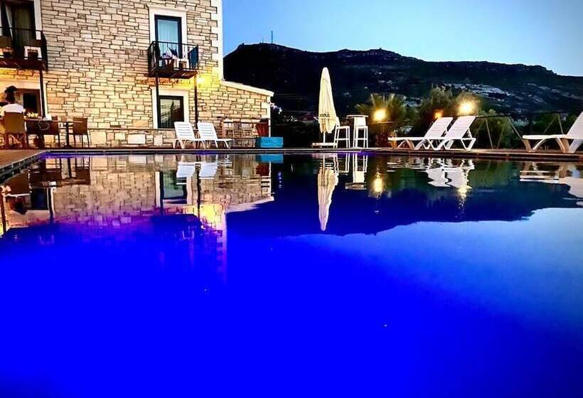 Victoria Hotel And Lounge