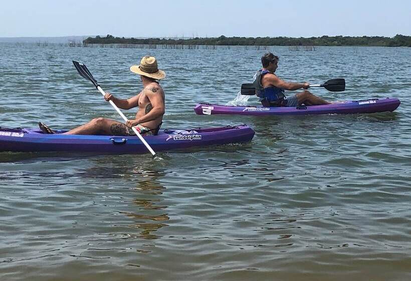 호스텔 Oasis Lake Buchanan