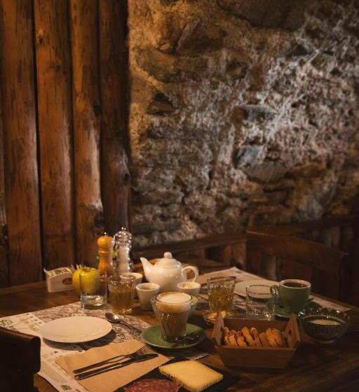 Общежитие Visaisa Taverna & Foresteria