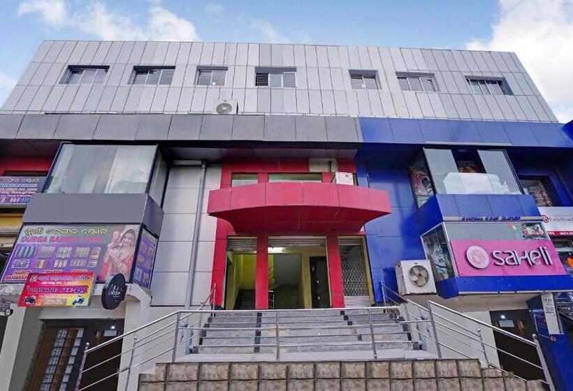 Hotel Super Collection O Kalinga Bapuji Nagar