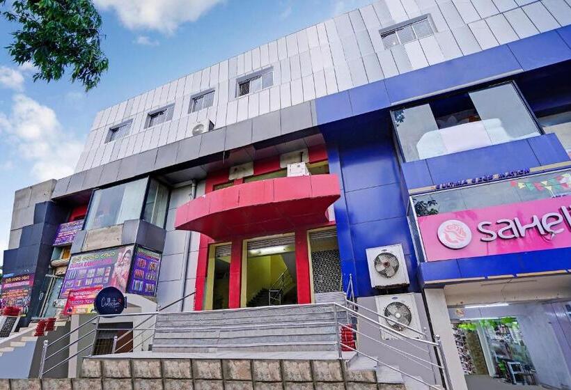 Hotel Super Collection O Kalinga Bapuji Nagar