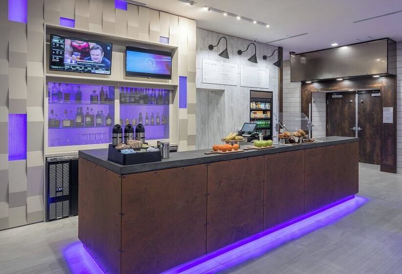 호텔 Courtyard By Marriott Houston Heights/i10