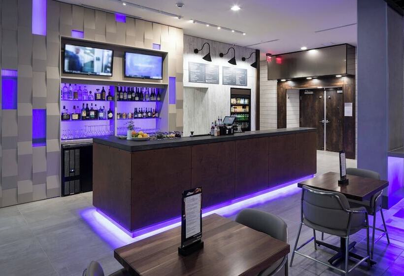 호텔 Courtyard By Marriott Houston Heights/i10