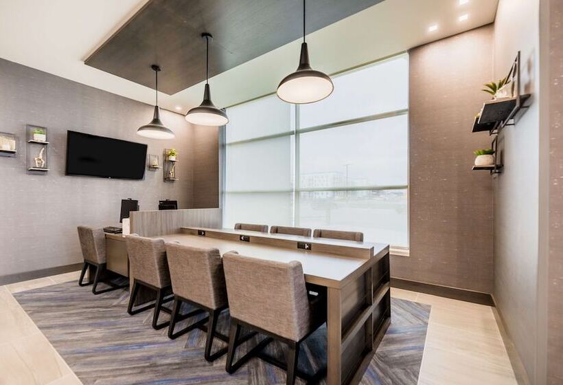 Отель Hyatt House Winnipeg South Outlet Collection