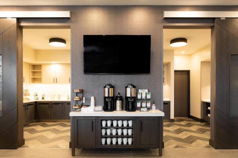Отель Hyatt House Winnipeg South Outlet Collection