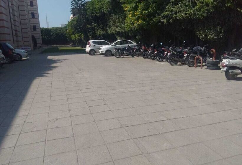 בית מלון כפרי Rudra Continental Rudrapur