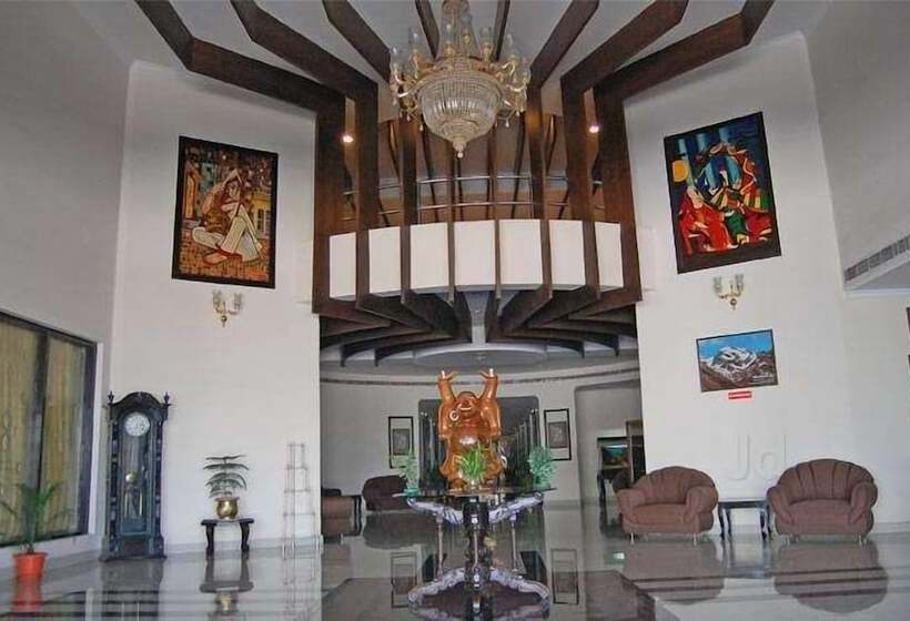 בית מלון כפרי Rudra Continental Rudrapur