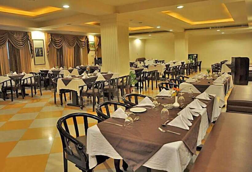 בית מלון כפרי Rudra Continental Rudrapur